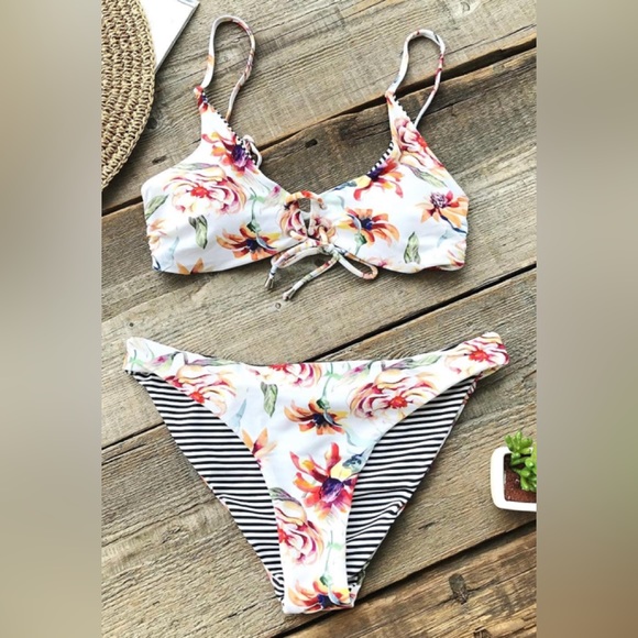 🆕 CUPSHE 2-PIECE REVERSIBLE BATHING SUIT (M) - Picture 3 of 10